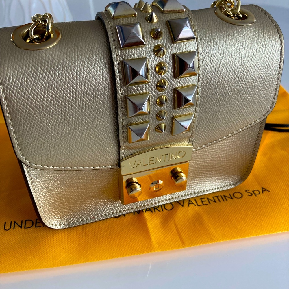 Valentino By Mario Valentino
Women's Metallic Fleurette Palmellato